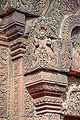 Banteay Srei temple - corner stone decoration 